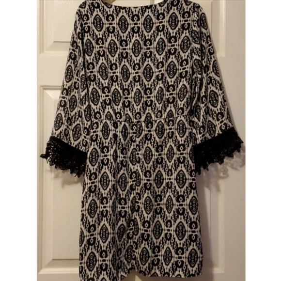 Black & White Printed Knee Length Dress Size Large - Picture 2 of 2